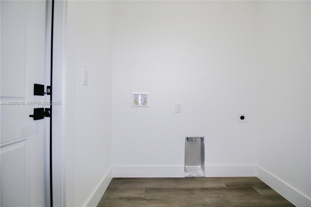 For Sale: $319,900 (3 beds, 2 baths, 1488 Square Feet)