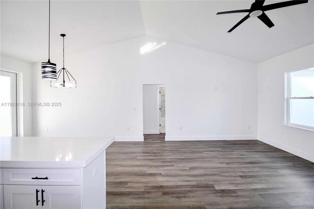 For Sale: $319,900 (3 beds, 2 baths, 1488 Square Feet)