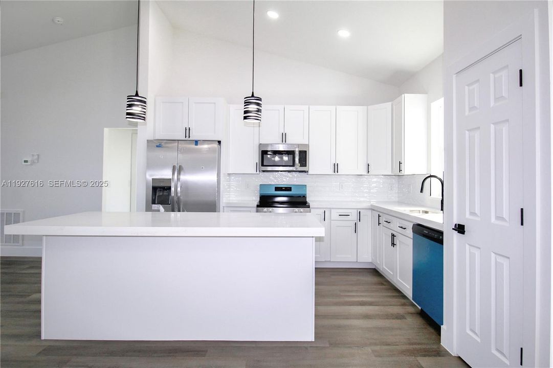 For Sale: $319,900 (3 beds, 2 baths, 1488 Square Feet)