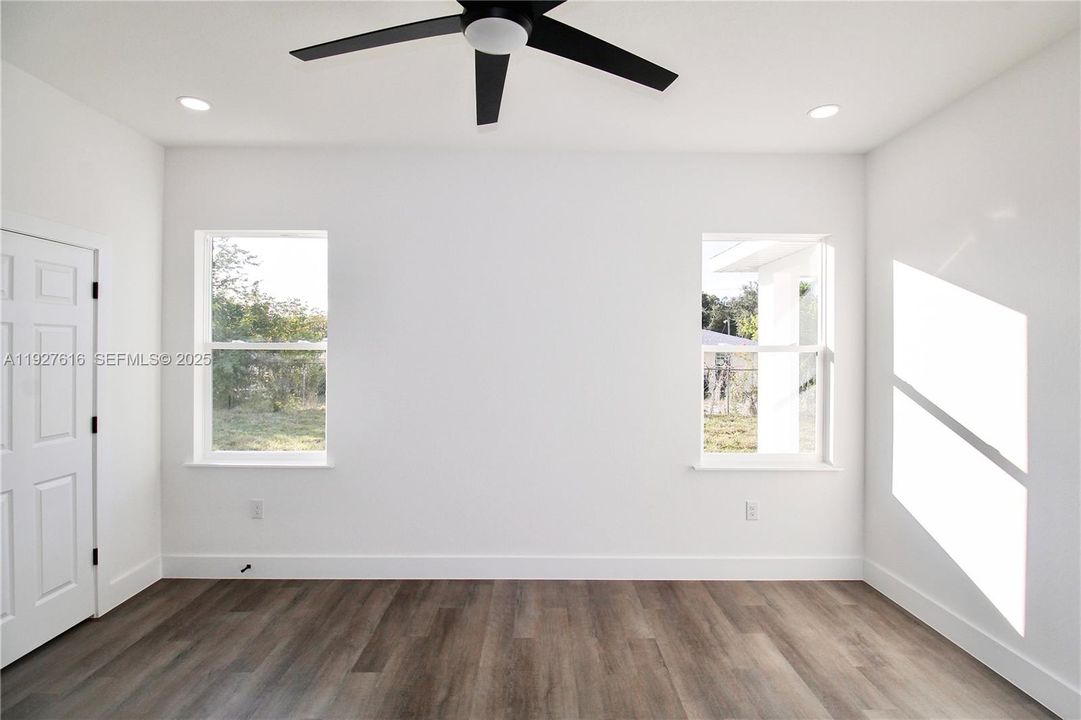 For Sale: $319,900 (3 beds, 2 baths, 1488 Square Feet)