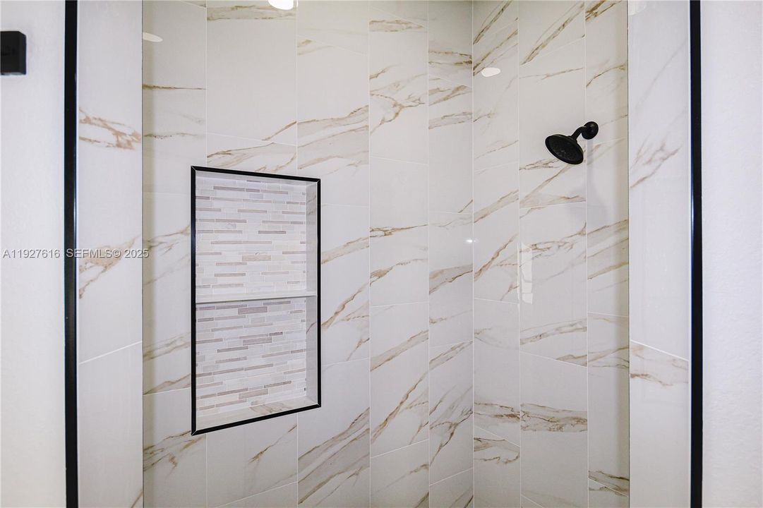 For Sale: $319,900 (3 beds, 2 baths, 1488 Square Feet)