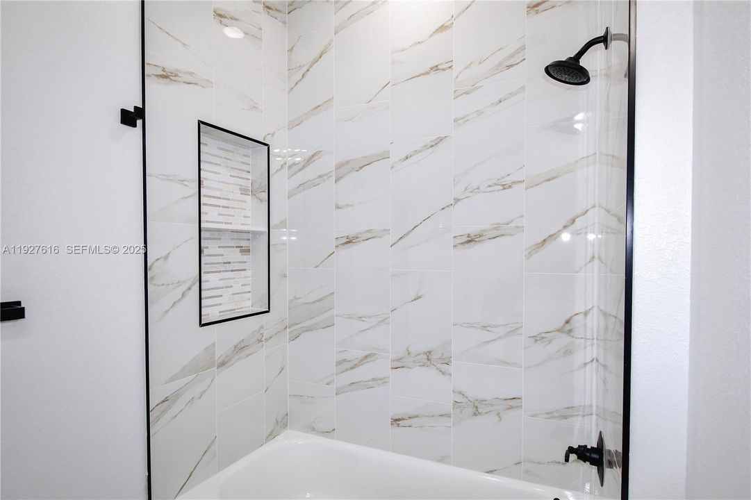 For Sale: $319,900 (3 beds, 2 baths, 1488 Square Feet)