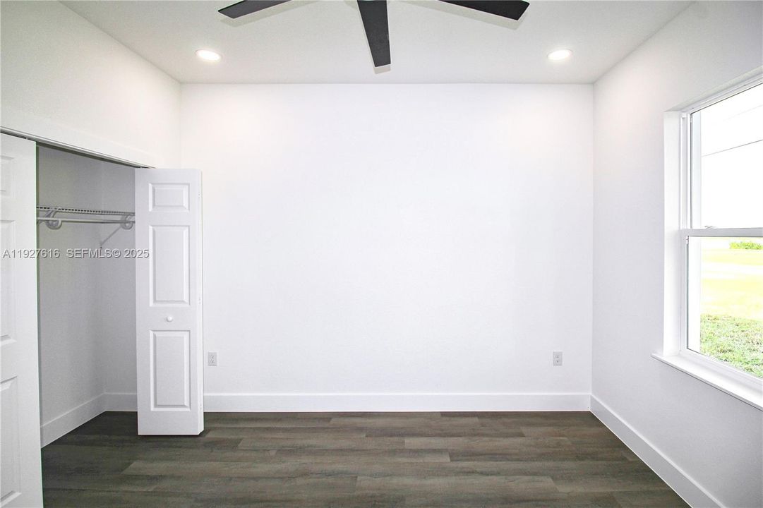 For Sale: $319,900 (3 beds, 2 baths, 1488 Square Feet)