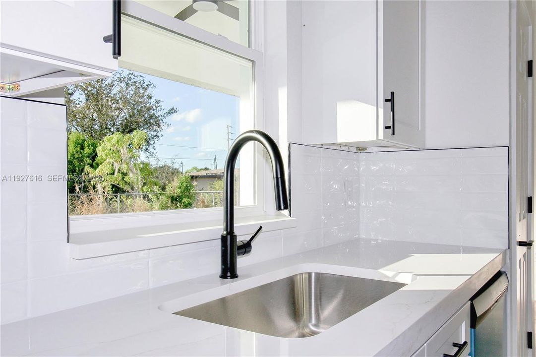 For Sale: $319,900 (3 beds, 2 baths, 1488 Square Feet)