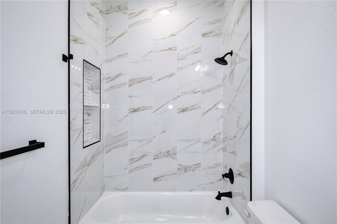 For Sale: $319,900 (3 beds, 2 baths, 1488 Square Feet)