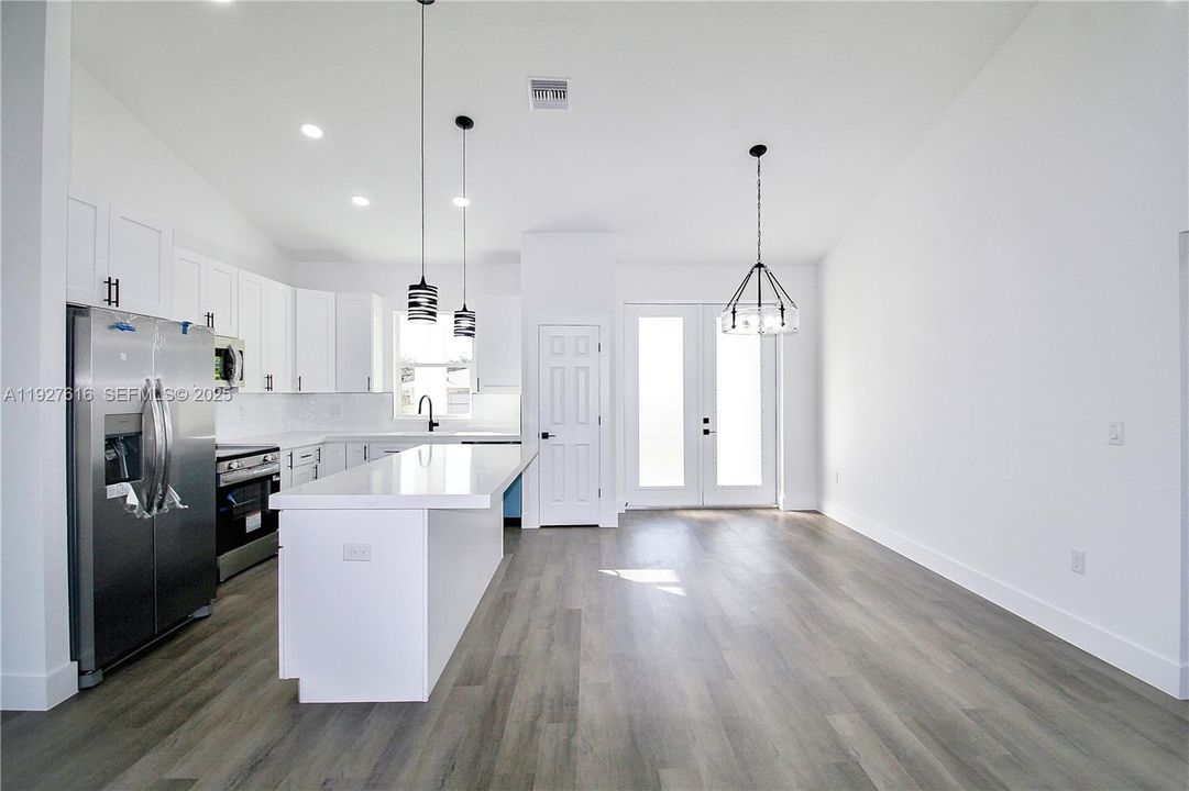 For Sale: $319,900 (3 beds, 2 baths, 1488 Square Feet)