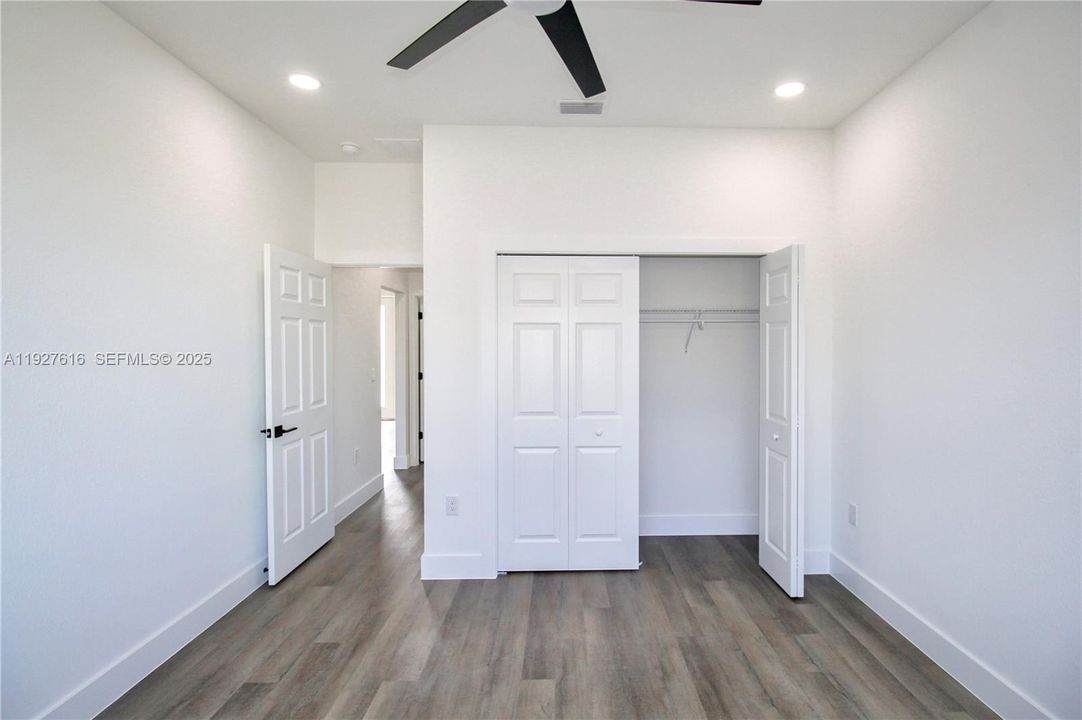 For Sale: $319,900 (3 beds, 2 baths, 1488 Square Feet)