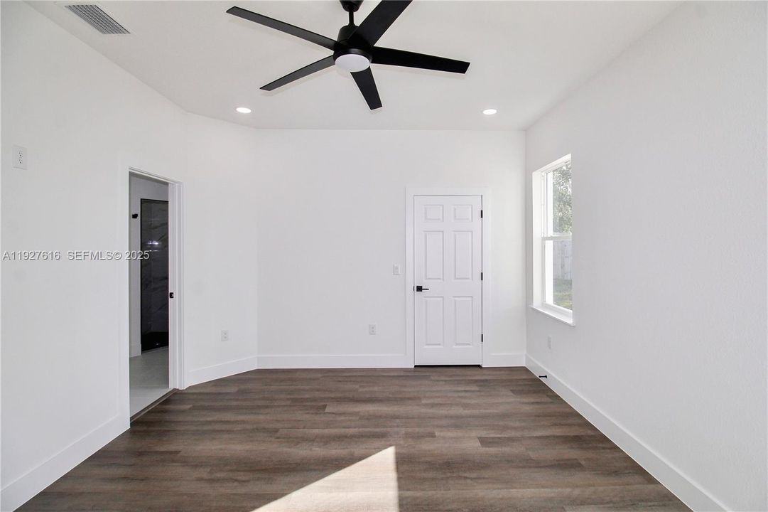 For Sale: $319,900 (3 beds, 2 baths, 1488 Square Feet)