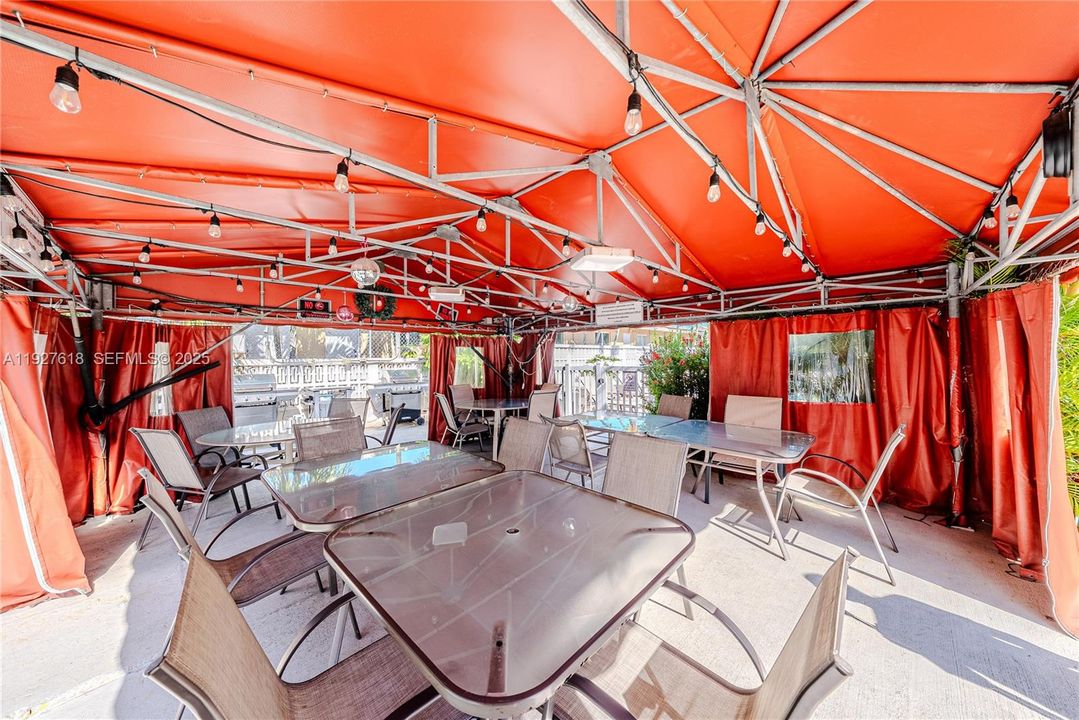 En Venta: $267,000 (2 camas, 2 baños, 940 Pies cuadrados)