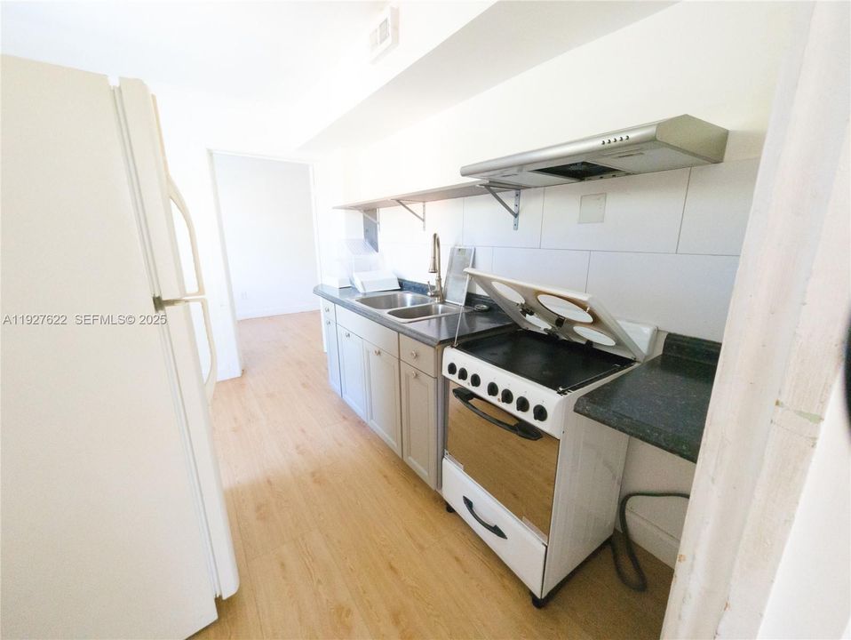 В аренду: $2,500 (3 спален, 1 ванн, 800 Квадратных фут)