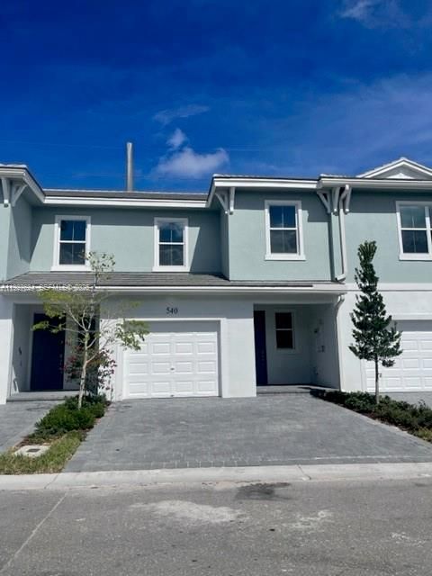 For Rent: $3,490 (3 beds, 2 baths, 1890 Square Feet)