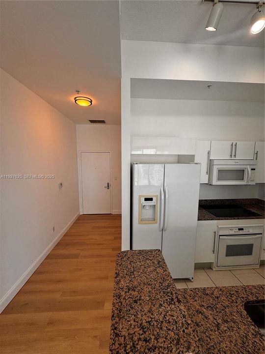 待售: $525,000 (1 贝兹, 1 浴室, 868 平方英尺)