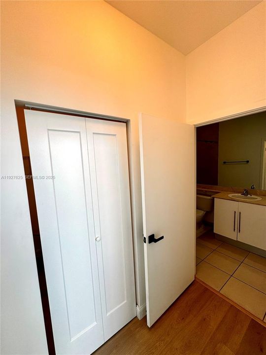 待售: $525,000 (1 贝兹, 1 浴室, 868 平方英尺)