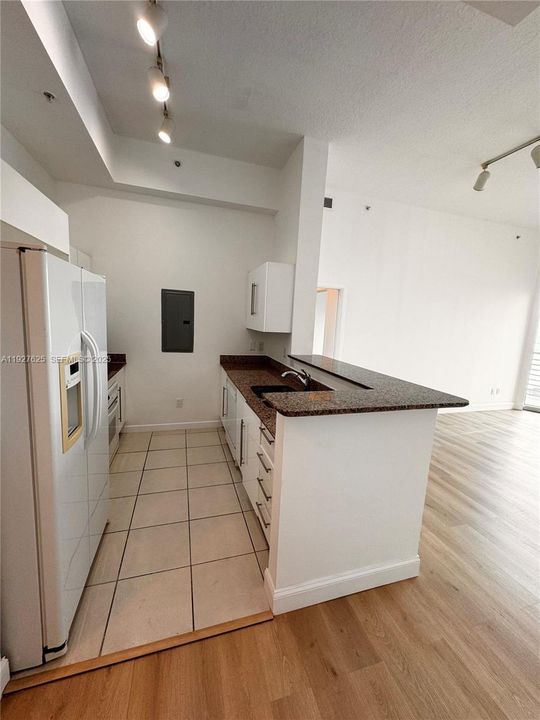 待售: $525,000 (1 贝兹, 1 浴室, 868 平方英尺)