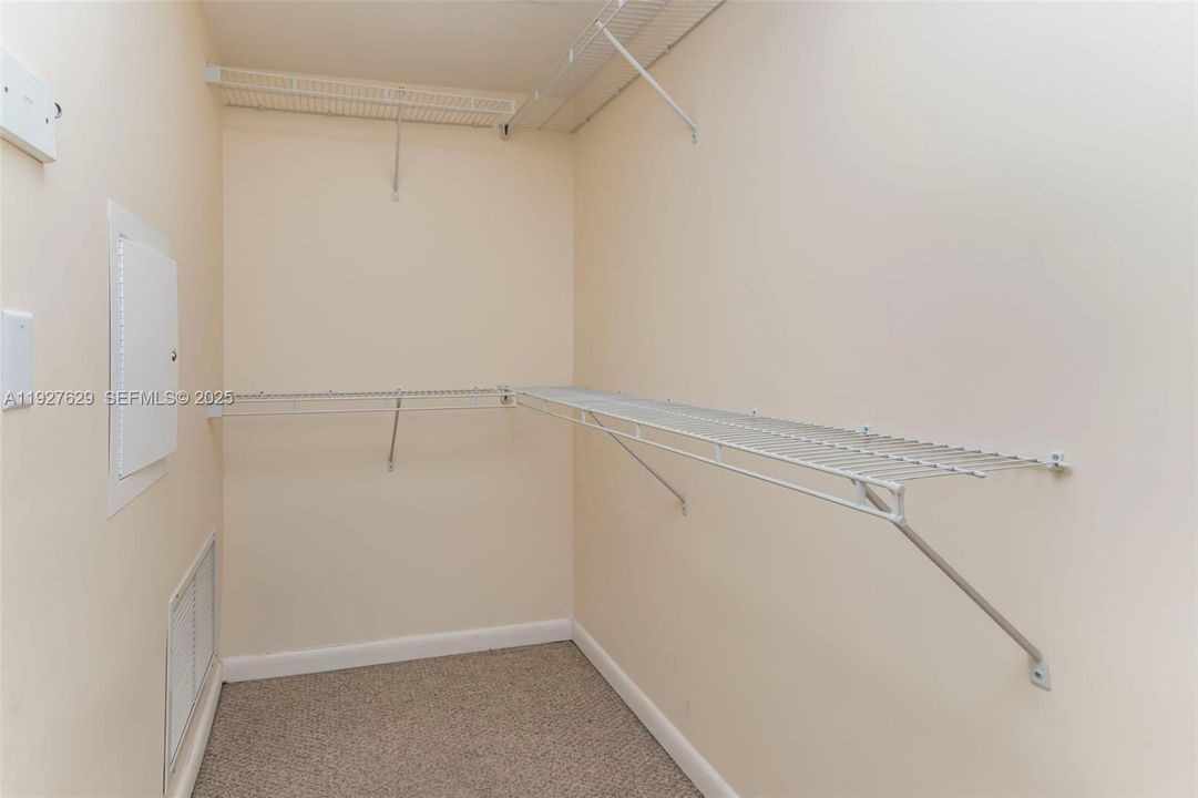 В аренду: $2,500 (1 спален, 1 ванн, 920 Квадратных фут)