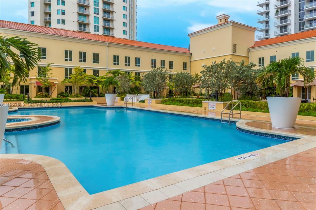 В аренду: $2,500 (1 спален, 1 ванн, 920 Квадратных фут)