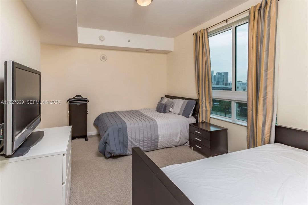 В аренду: $2,500 (1 спален, 1 ванн, 920 Квадратных фут)