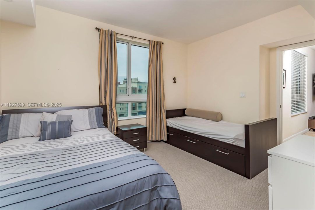 В аренду: $2,500 (1 спален, 1 ванн, 920 Квадратных фут)