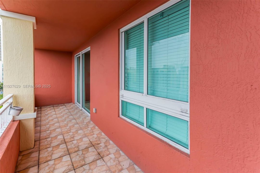 В аренду: $2,500 (1 спален, 1 ванн, 920 Квадратных фут)