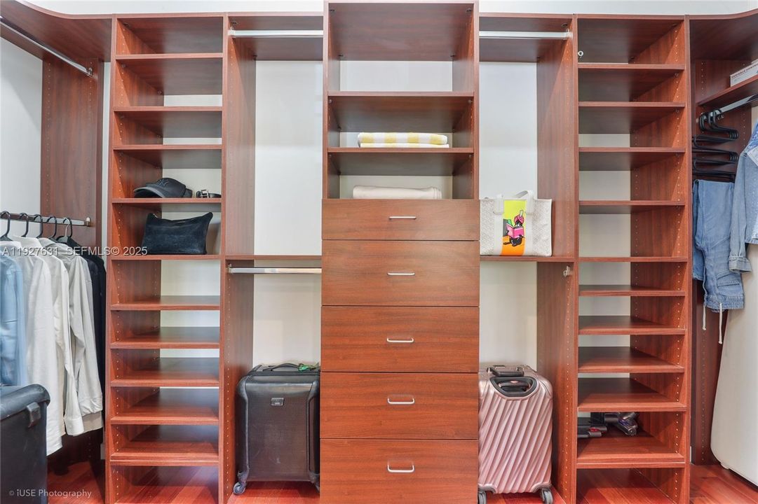 For Rent: $3,500 (1 beds, 2 baths, 858 Square Feet)