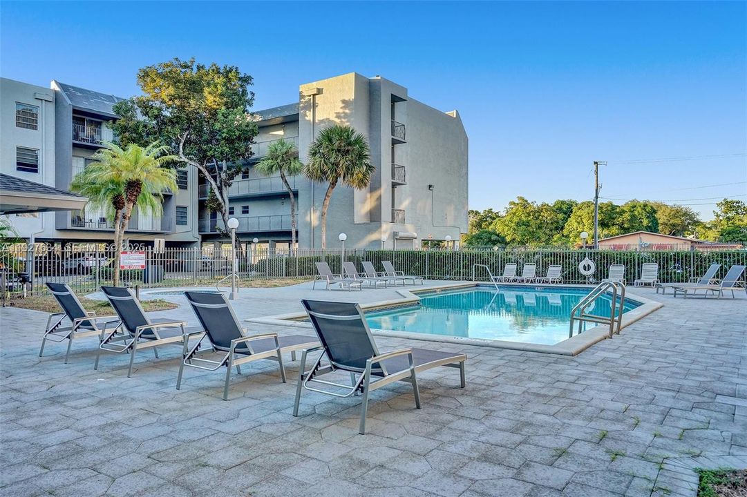 出租: $1,600 (1 贝兹, 1 浴室, 815 平方英尺)