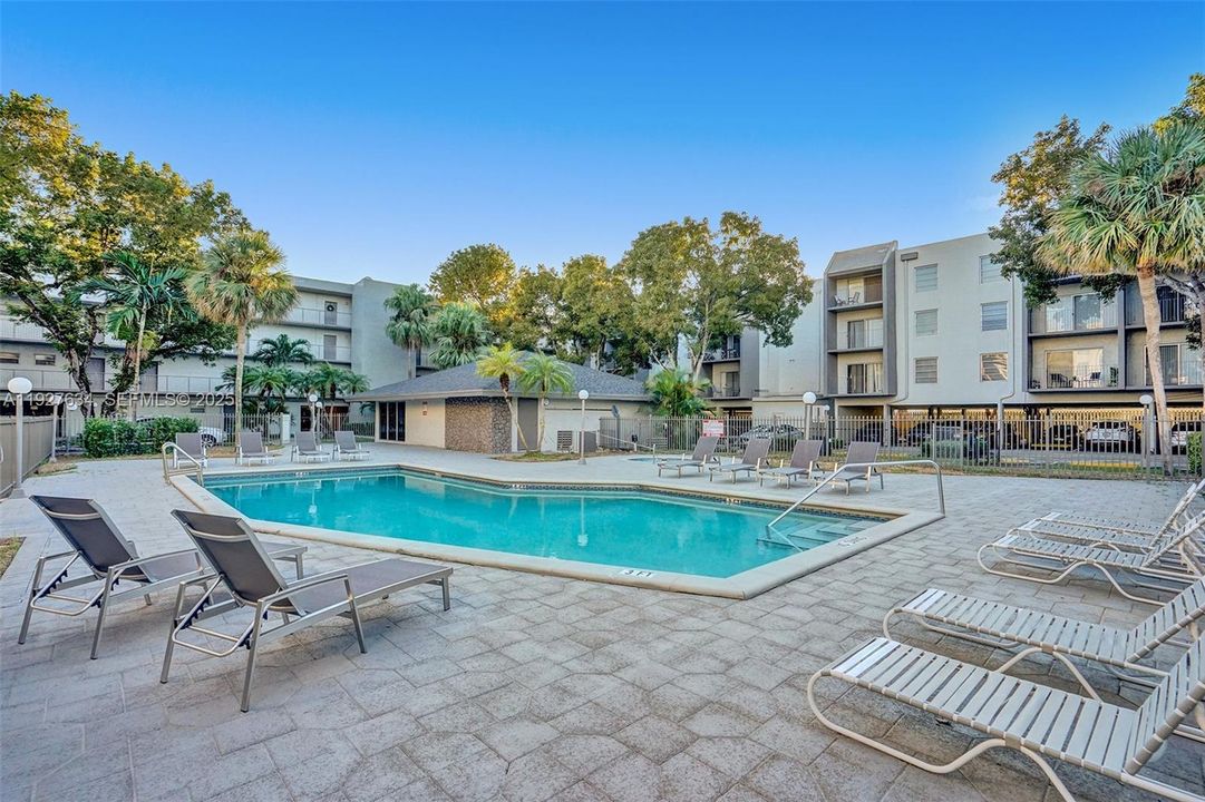 出租: $1,600 (1 贝兹, 1 浴室, 815 平方英尺)