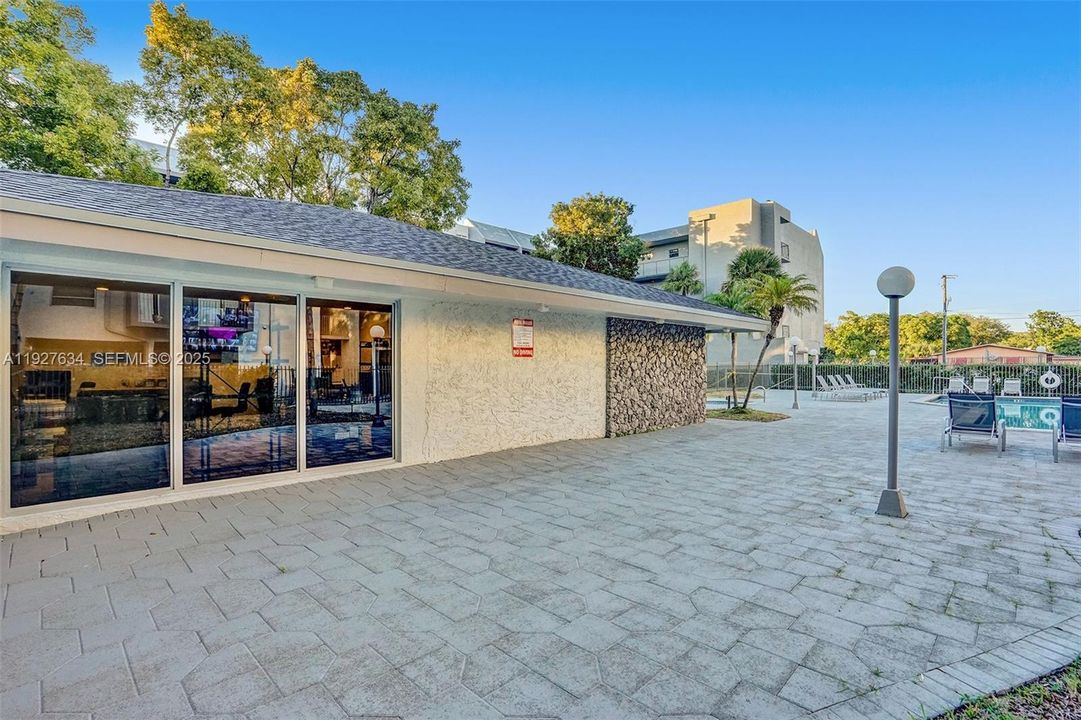 出租: $1,600 (1 贝兹, 1 浴室, 815 平方英尺)