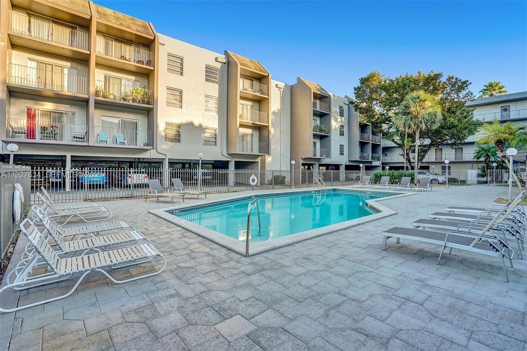 出租: $1,600 (1 贝兹, 1 浴室, 815 平方英尺)