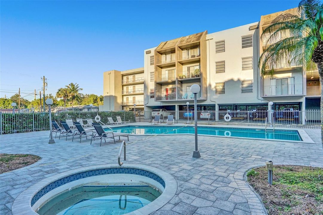 出租: $1,600 (1 贝兹, 1 浴室, 815 平方英尺)