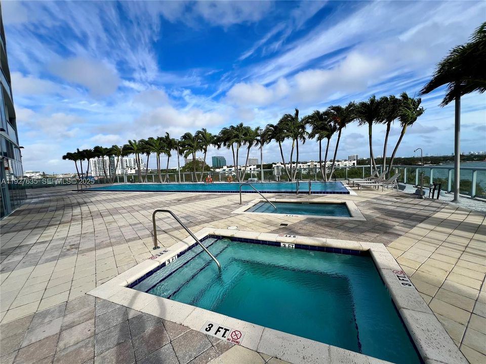 出租: $3,000 (1 贝兹, 1 浴室, 761 平方英尺)