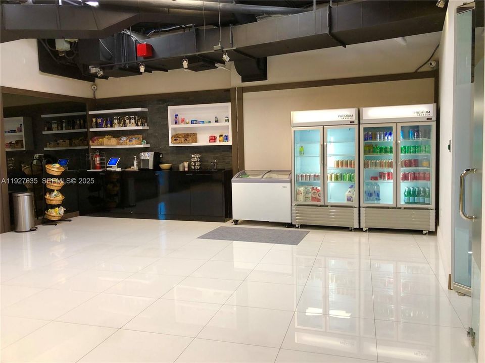 出租: $3,000 (1 贝兹, 1 浴室, 761 平方英尺)