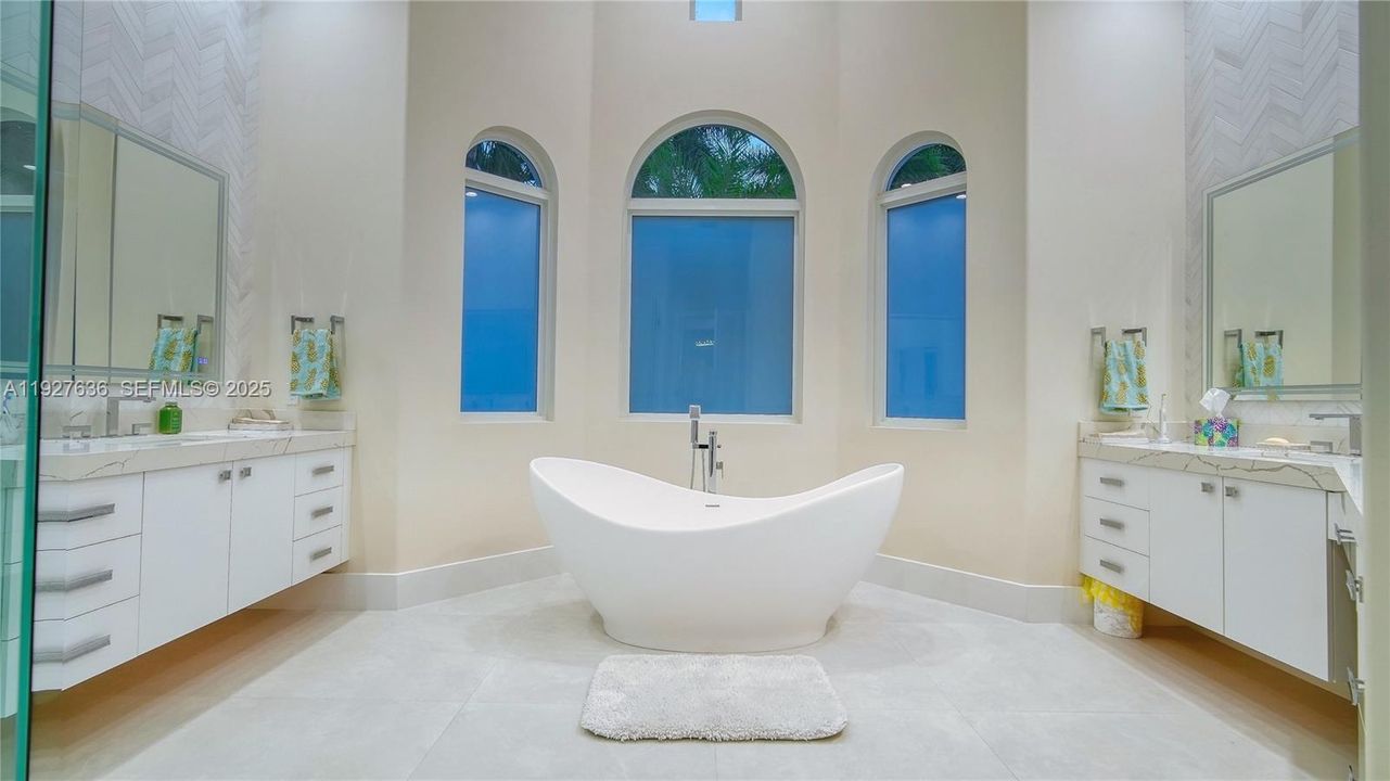 待售: $1,899,000 (4 贝兹, 3 浴室, 3166 平方英尺)