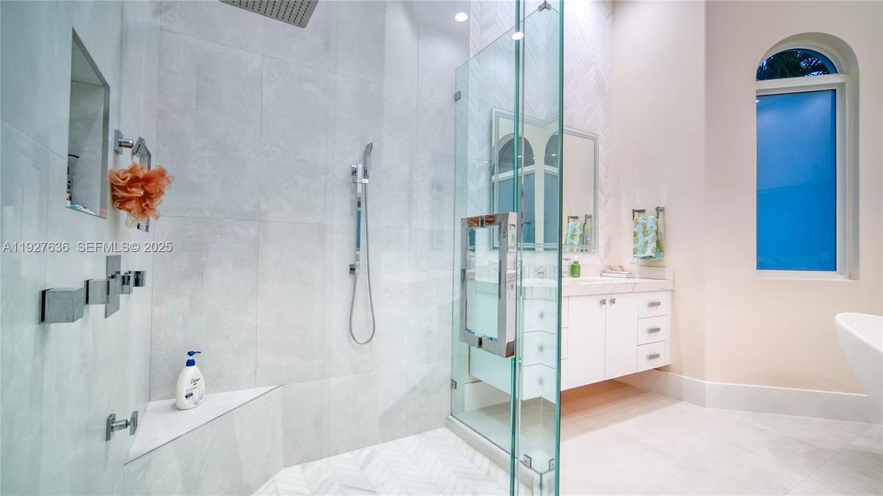 待售: $1,899,000 (4 贝兹, 3 浴室, 3166 平方英尺)