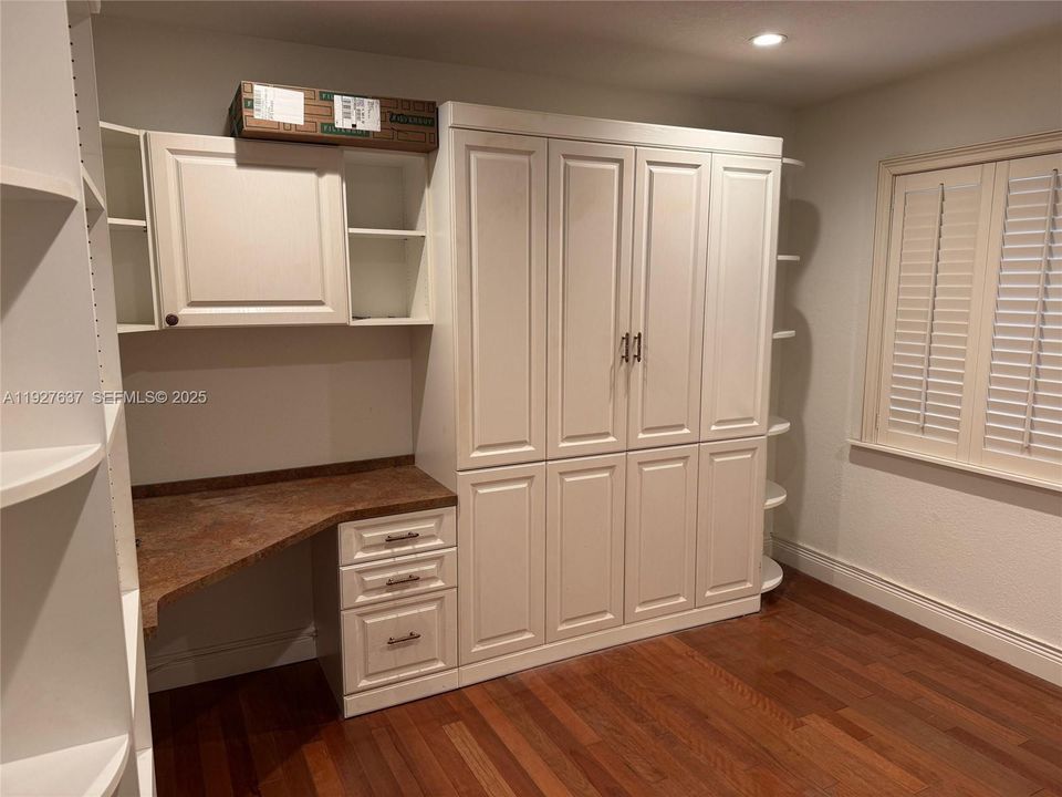 В аренду: $2,300 (2 спален, 2 ванн, 912 Квадратных фут)