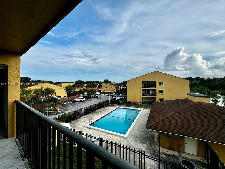 В аренду: $2,345 (3 спален, 2 ванн, 1170 Квадратных фут)