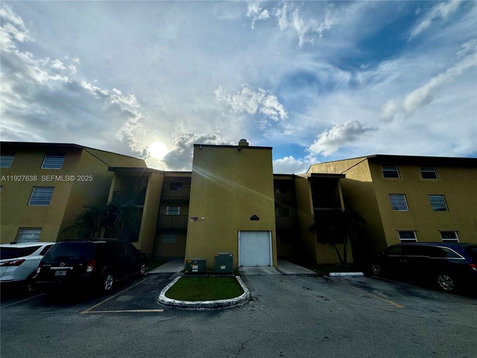 В аренду: $2,345 (3 спален, 2 ванн, 1170 Квадратных фут)