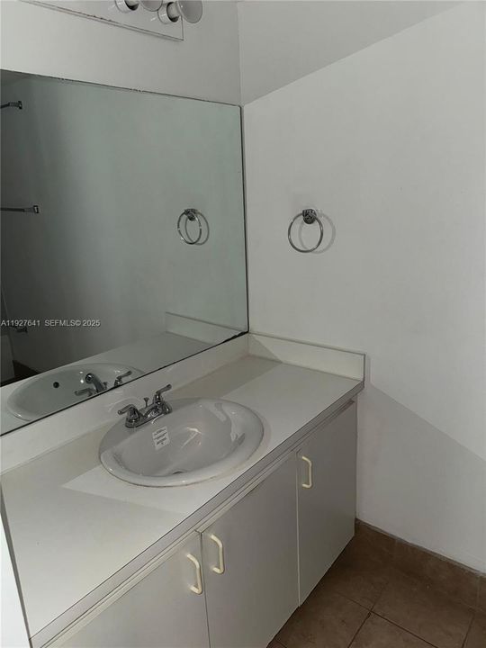 For Rent: $2,850 (3 beds, 2 baths, 1120 Square Feet)