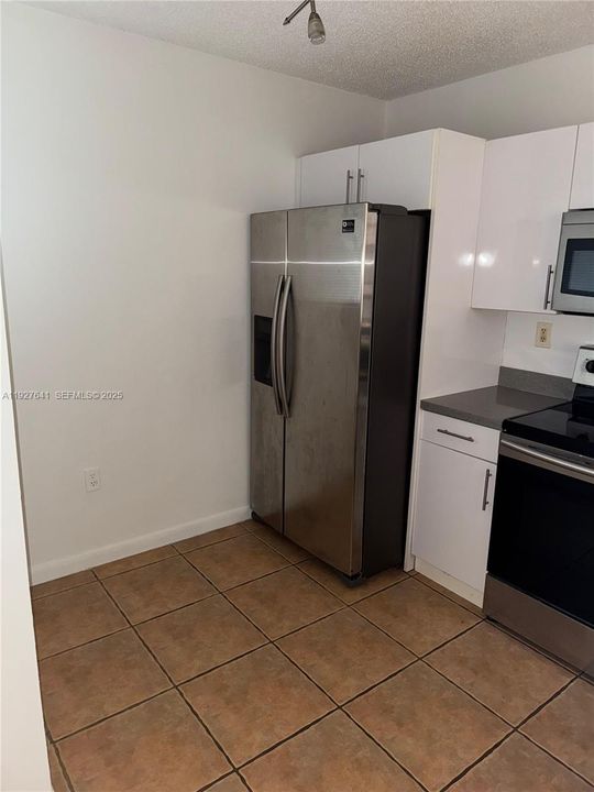 For Rent: $2,850 (3 beds, 2 baths, 1120 Square Feet)