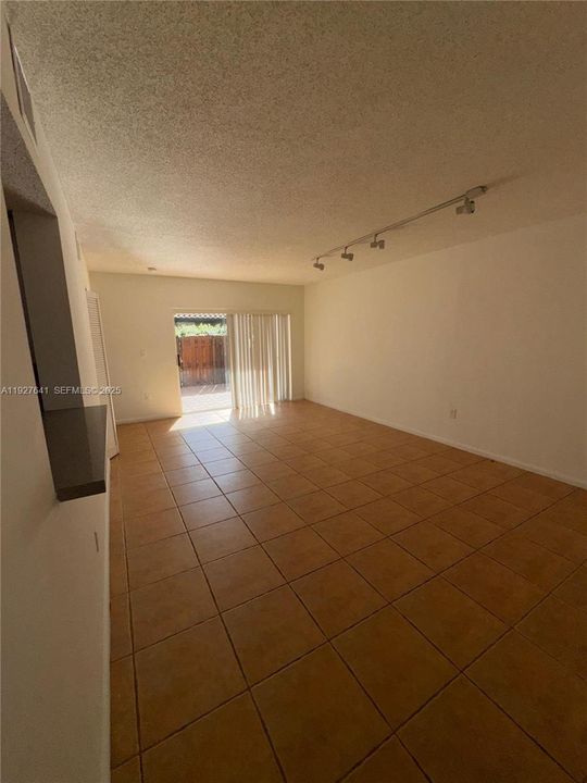 For Rent: $2,850 (3 beds, 2 baths, 1120 Square Feet)