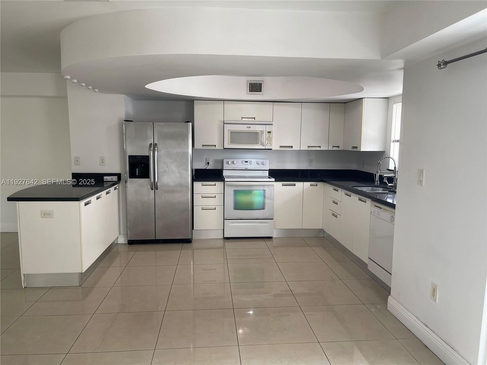 待售: $699,900 (3 贝兹, 2 浴室, 2723 平方英尺)