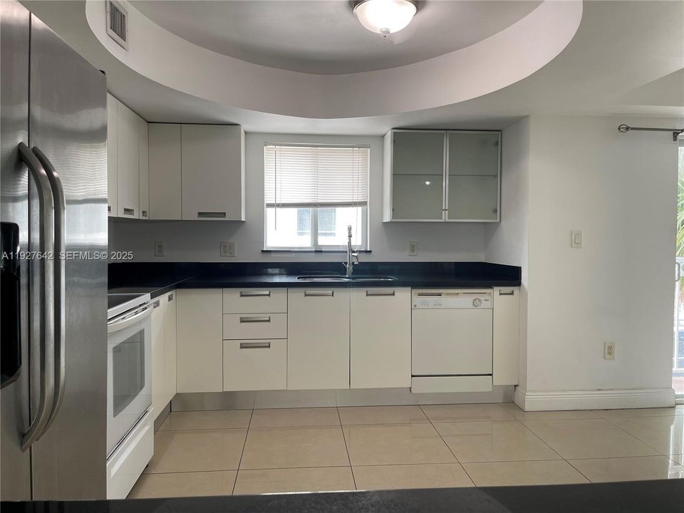 待售: $699,900 (3 贝兹, 2 浴室, 2723 平方英尺)