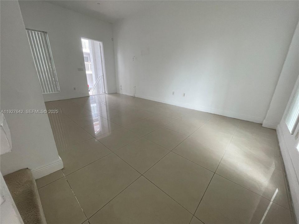 待售: $699,900 (3 贝兹, 2 浴室, 2723 平方英尺)