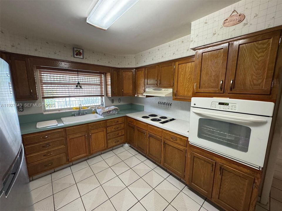 For Sale: $759,000 (4 beds, 2 baths, 1890 Square Feet)