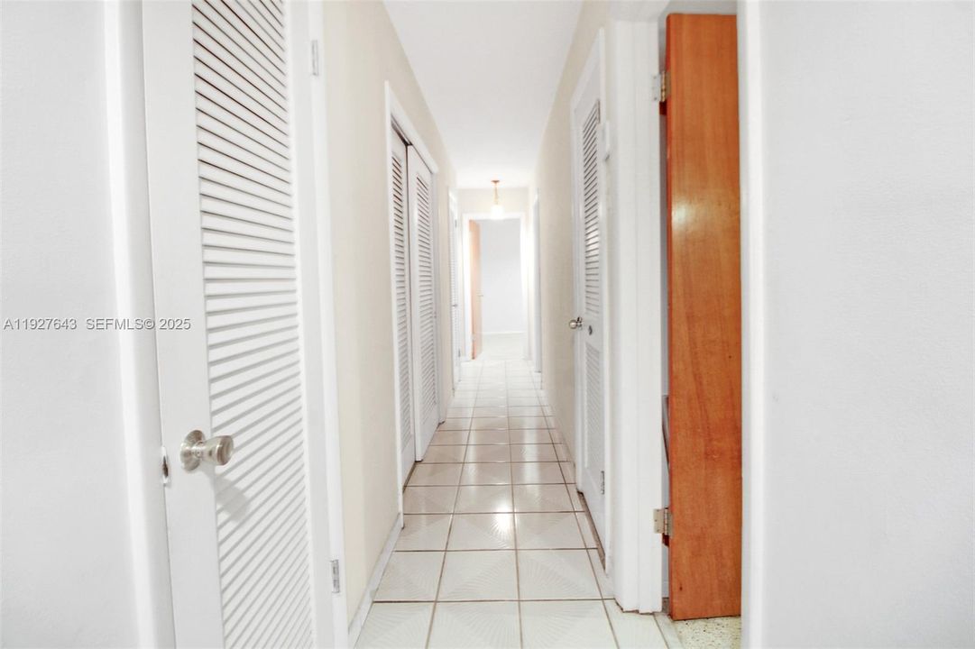 合同活跃: $759,000 (4 贝兹, 2 浴室, 1890 平方英尺)