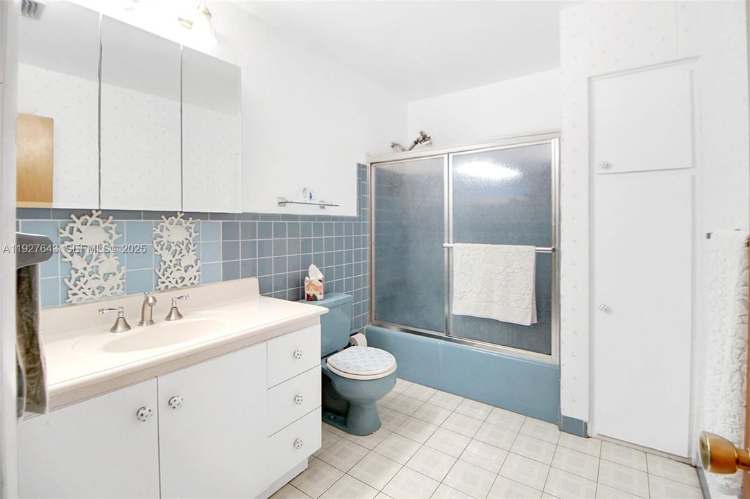 合同活跃: $759,000 (4 贝兹, 2 浴室, 1890 平方英尺)