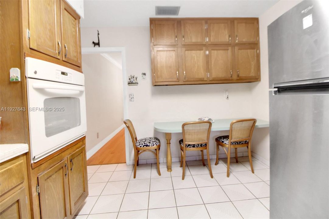 合同活跃: $759,000 (4 贝兹, 2 浴室, 1890 平方英尺)