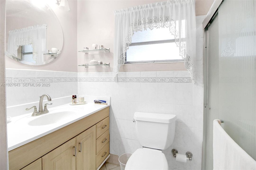 合同活跃: $759,000 (4 贝兹, 2 浴室, 1890 平方英尺)