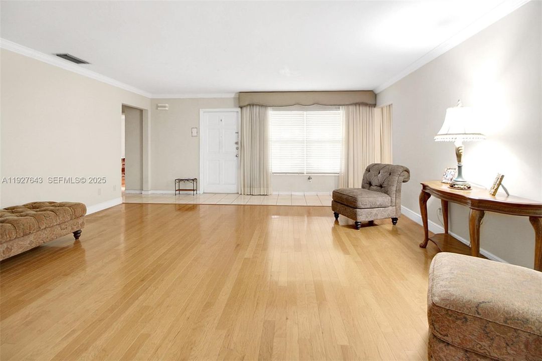 合同活跃: $759,000 (4 贝兹, 2 浴室, 1890 平方英尺)