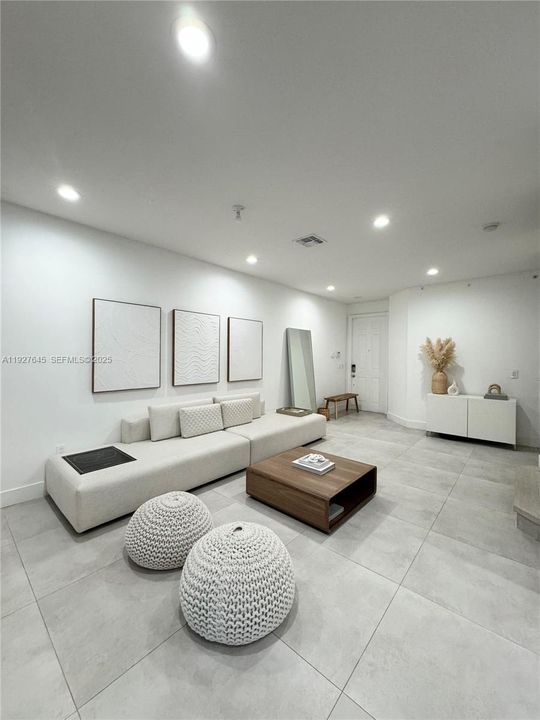 В аренду: $4,000 (3 спален, 2 ванн, 1892 Квадратных фут)