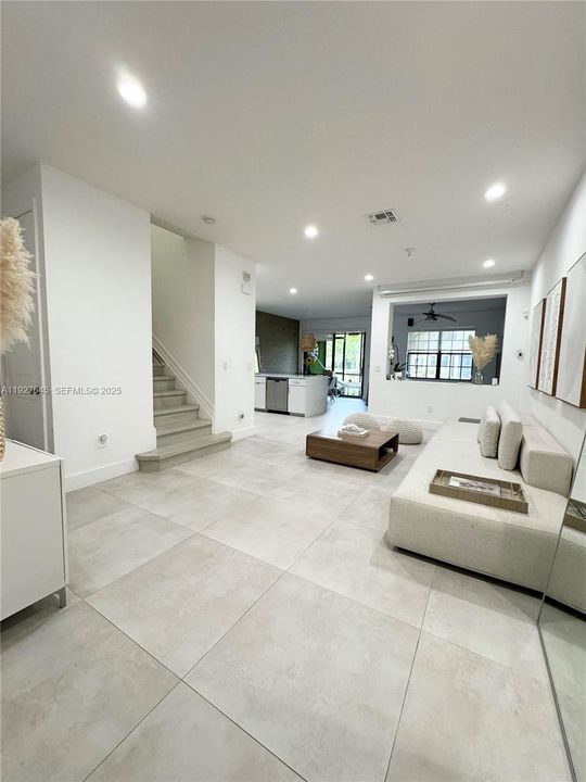 В аренду: $4,000 (3 спален, 2 ванн, 1892 Квадратных фут)